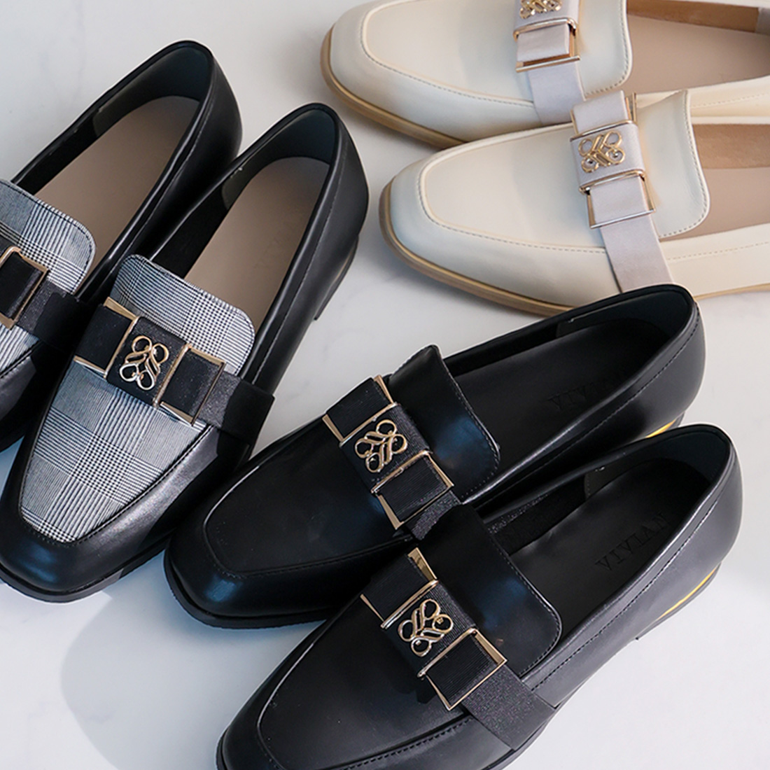 ゴールドモノグラムリボンローファー