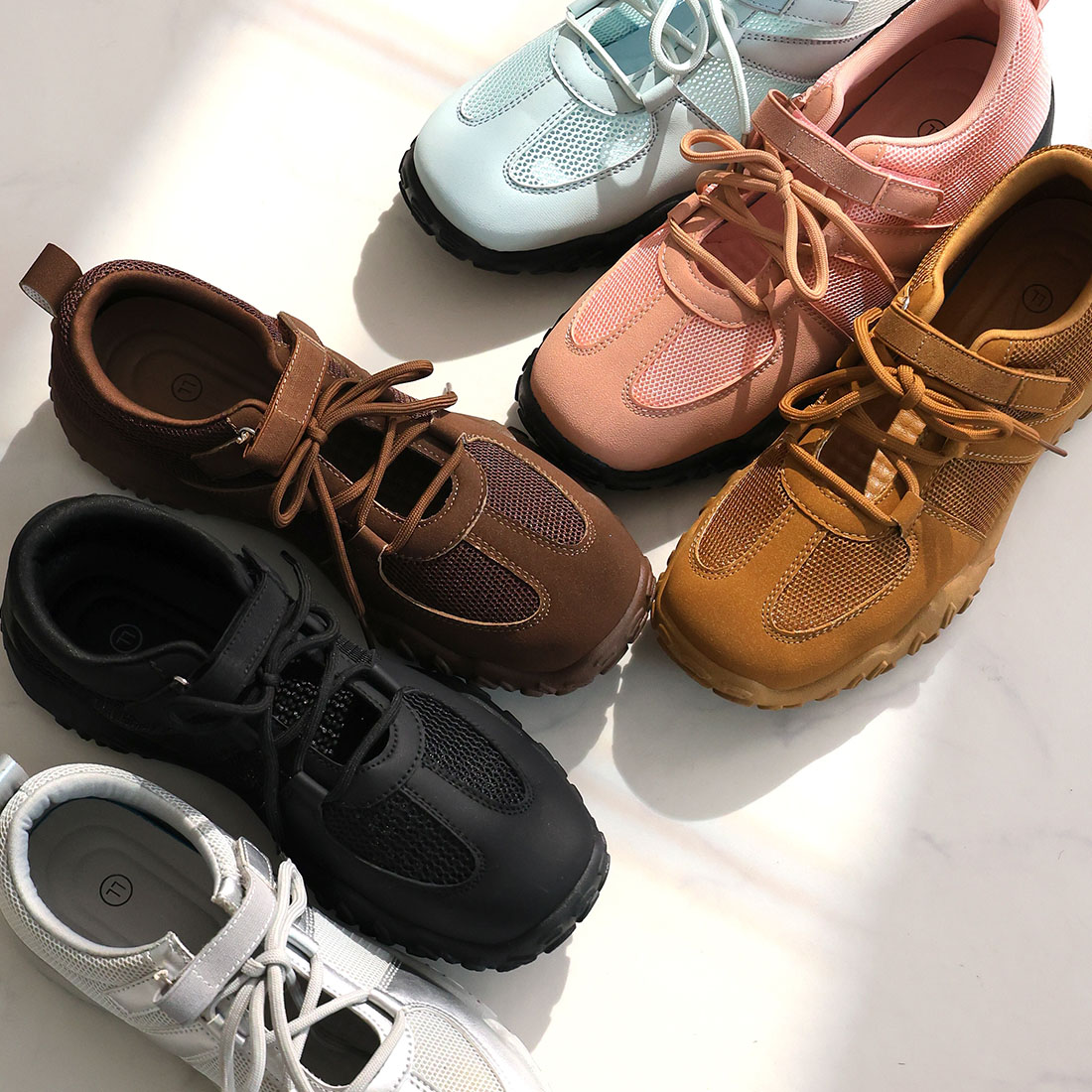 柔らかソールレースアップベルトスニーカー