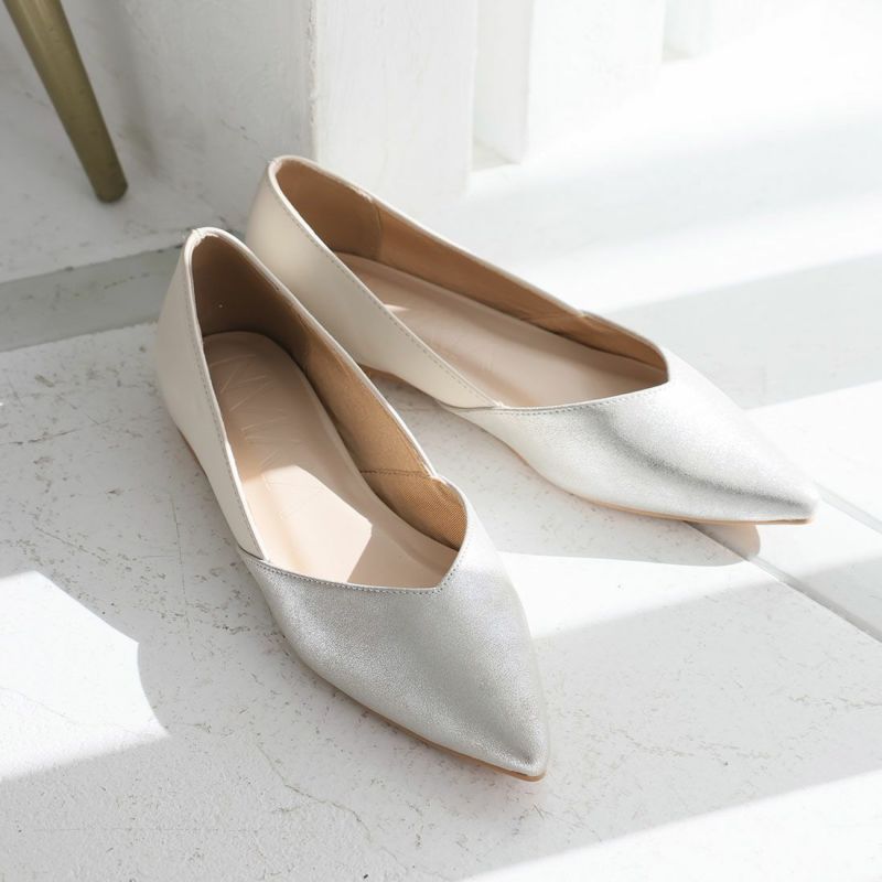 【極美品】VIVAIA ポインテッドフラットパンプ　ベージュXブラック 使用感あり中古品】VIVAIA ポインテッドトゥパンプス ベージュ