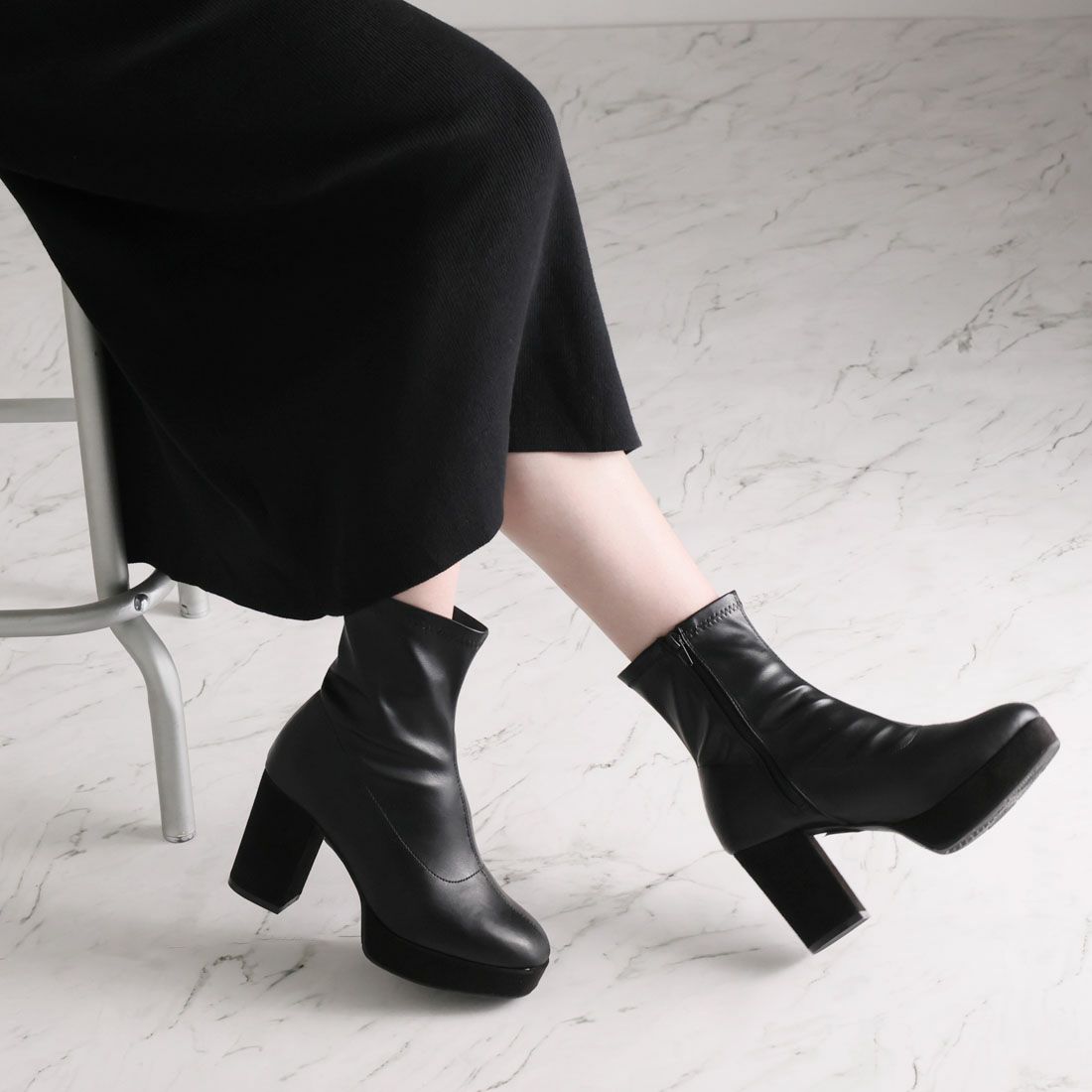 ブーツ、超人気、新製品、黒のショートブーツ，プラットフォーム 