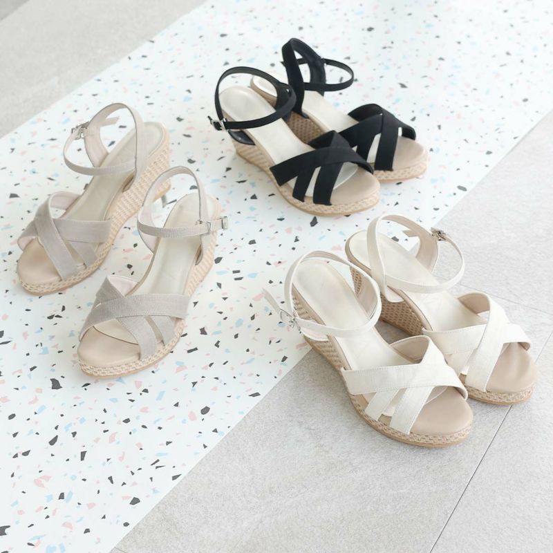 ステッチかわいい【Call It Spring】Kaelyn厚底ウェッジサンダル クロスデザインウェッジサンダル |靴・レディースシューズの